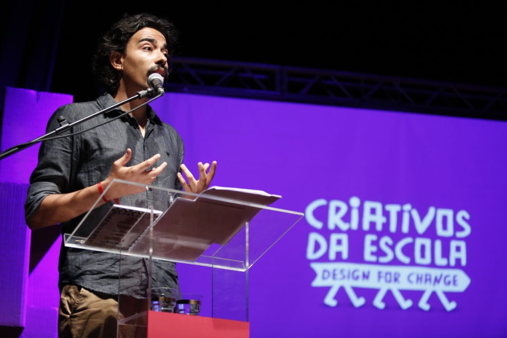 A apresentação da premiação ficou por conta do poeta André Gravatá. Foto: Marina Cavalcante.