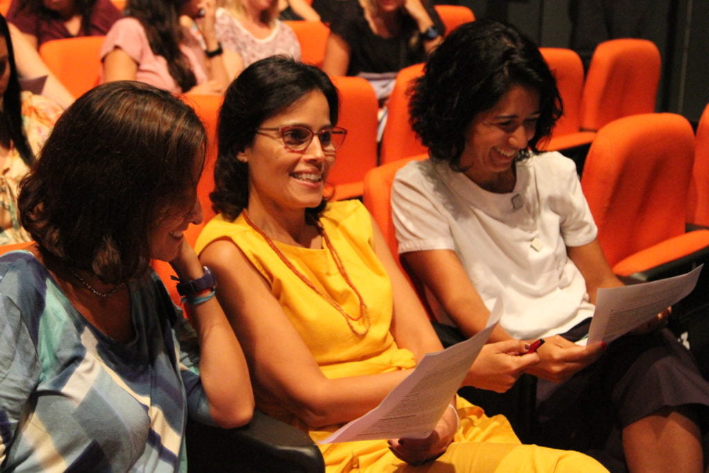 Isabella Henriques, Ana Lucia Villela e Carol Pasquali participam da dinâmica. Foto: Heloisa Fantini.