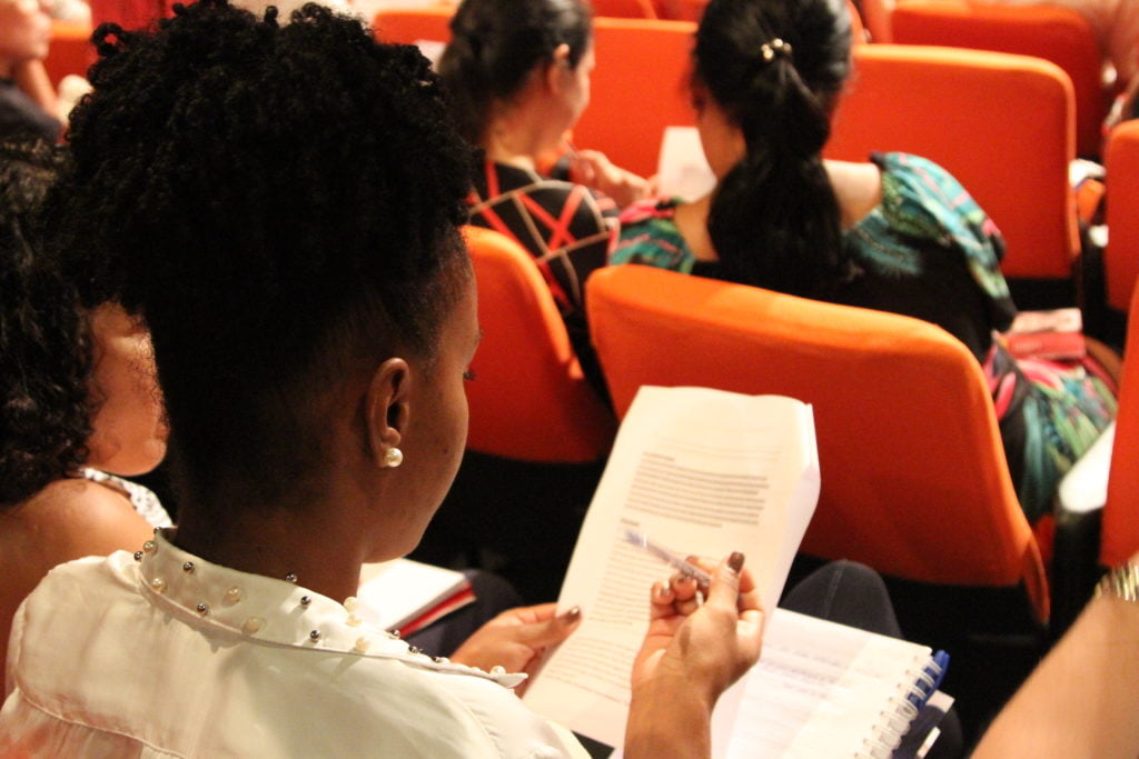 Dinâmica proposta no evento "Planejamentos de Aula para Educação Infantil". Foto: Heloisa Fantini.