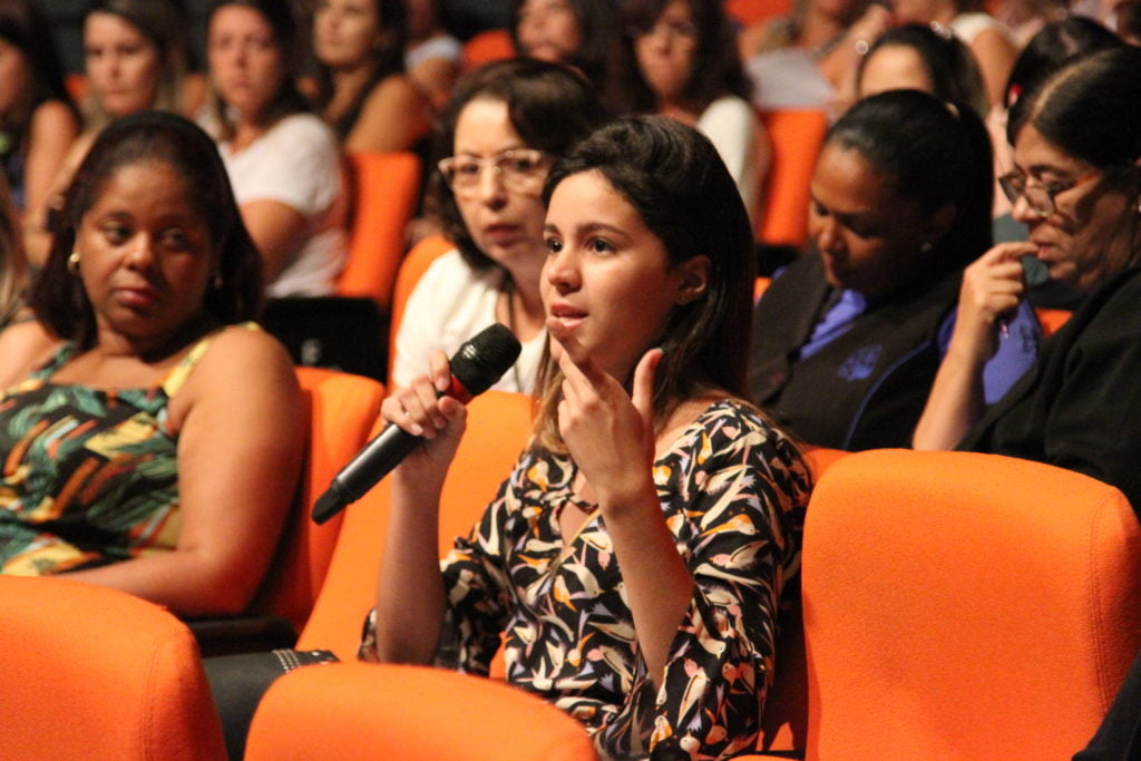 Dinâmica proposta no evento "Planejamentos de Aula para Educação Infantil". Foto: Heloisa Fantini.