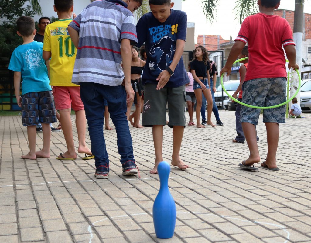 Espaço Alana comemora "O brincar que abraça a diferenças" na Semana Mundial do Brincar.